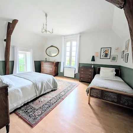 Au Château De La Tour à 15 Minutes Du Futuroscope Casa de Férias