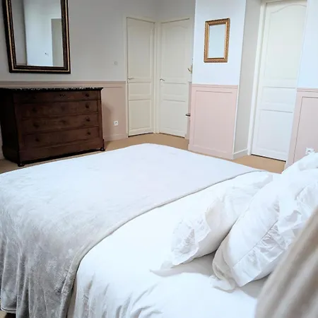 Сasa de vacaciones Au Chateau De La Tour A 15 Minutes Du Futuroscope Naintre