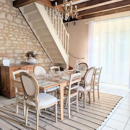 Au Chateau De La Tour A 15 Minutes Du Futuroscope Naintre