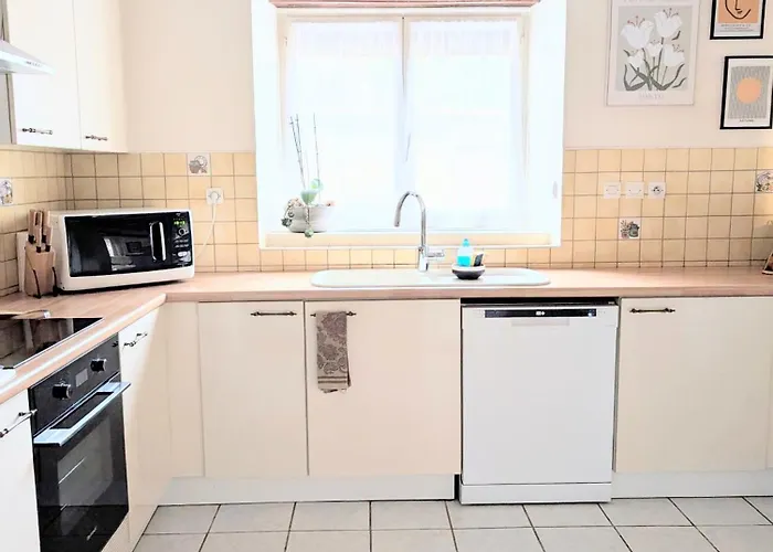 Au Chateau De La Tour A 15 Minutes Du Futuroscope * Naintre