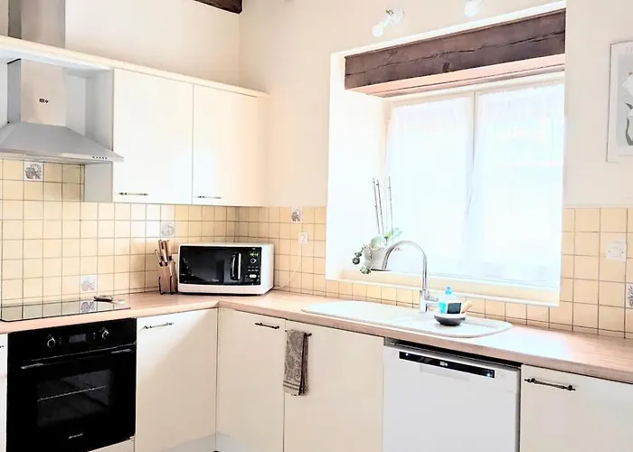 Au Chateau De La Tour A 15 Minutes Du Futuroscope