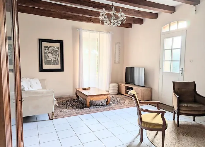 Сasa de vacaciones Au Chateau De La Tour A 15 Minutes Du Futuroscope *