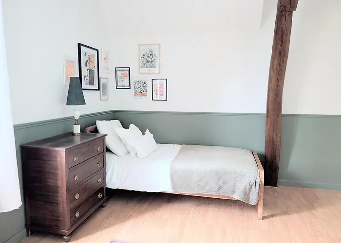 Сasa de vacaciones Au Chateau De La Tour A 15 Minutes Du Futuroscope Naintre