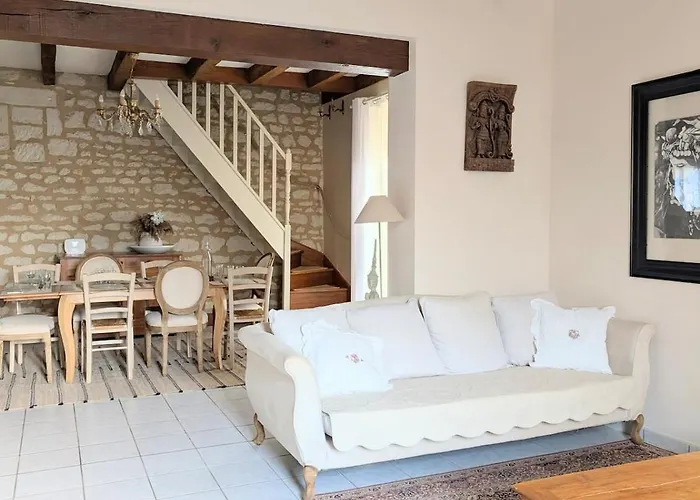 Au Chateau De La Tour A 15 Minutes Du Futuroscope * Naintre