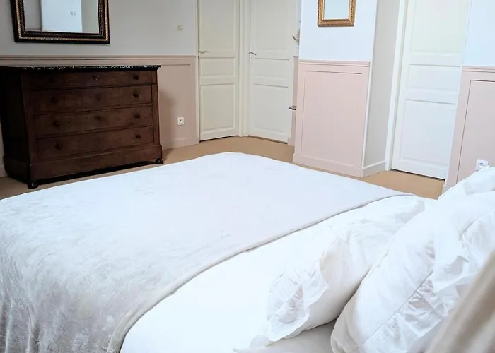 Casa de Férias Au Château De La Tour à 15 Minutes Du Futuroscope Naintre