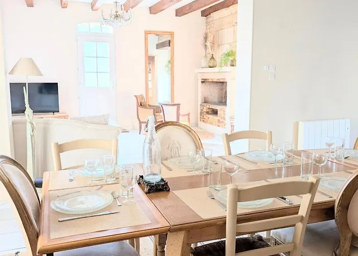 Au Château De La Tour à 15 Minutes Du Futuroscope * Naintre